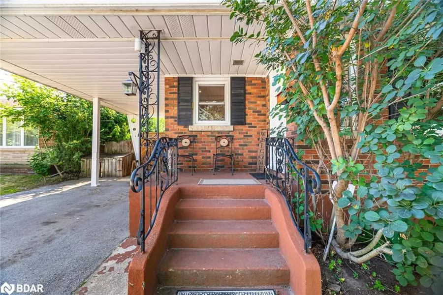 319 Grantham Avenue, St. Catharines, ON L2M 5A5