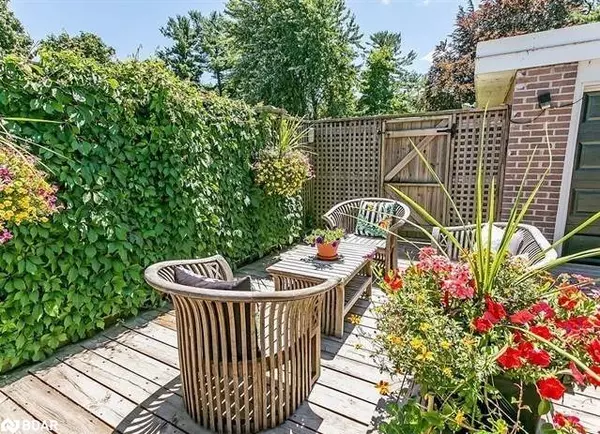 Oakville, ON L6L 4P7,186 Tweedsdale Crescent