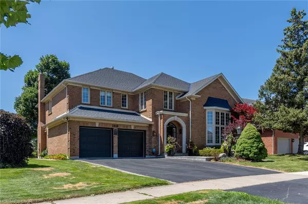 2010 Parklane Crescent, Burlington, ON L7M 3V5