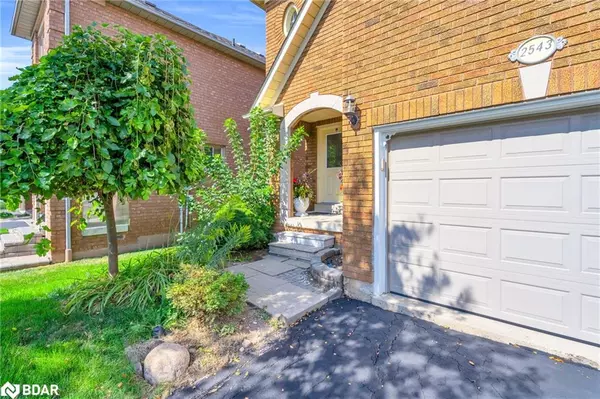 Mississauga, ON L5M 5L2,2543 Scarth Court