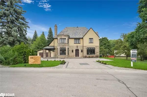 Burlington, ON L7T 1R2,977 Unsworth Avenue