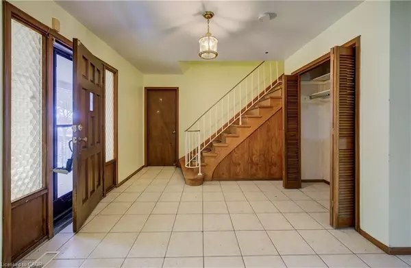 Waterloo, ON N2L 5H8,47 Academy Crescent