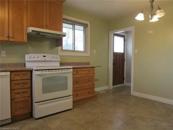 Cambridge, ON N1R 4R1,18 Foster Crescent