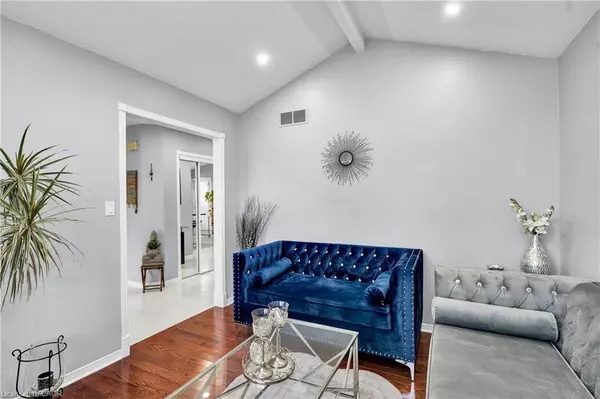 Cambridge, ON N3C 4A9,52 Dawn Crescent