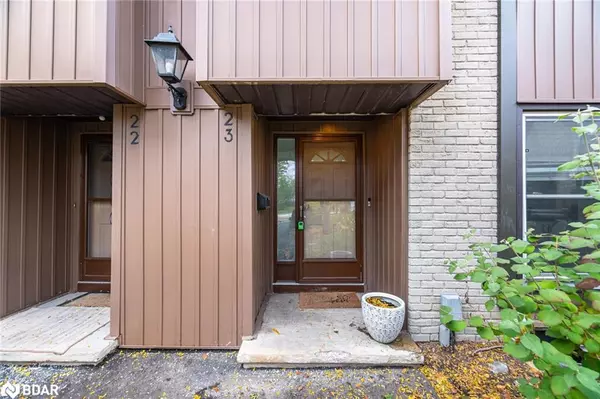 Cambridge, ON N1R 6V8,215 Glamis Road #23