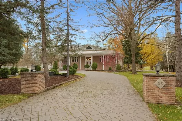 35 Charing Cross, Waterloo, ON N2J 4G8