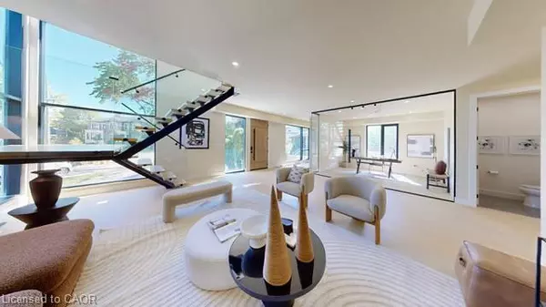 28 Dunsmore Garden, Toronto, ON M3H 3M2