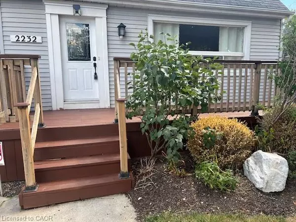 2232 Queensway Street, Burlington, ON L7R 3T1