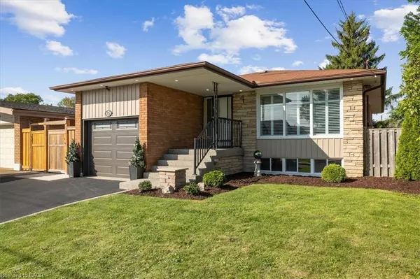 15 Purdy Crescent, Hamilton, ON L9A 3B4