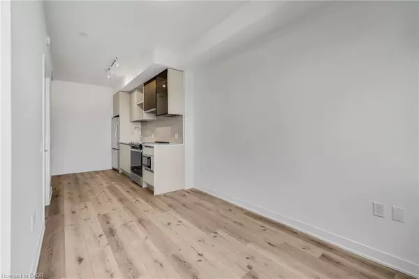 Oakville, ON L6M 5R8,395 Dundas Street W #628