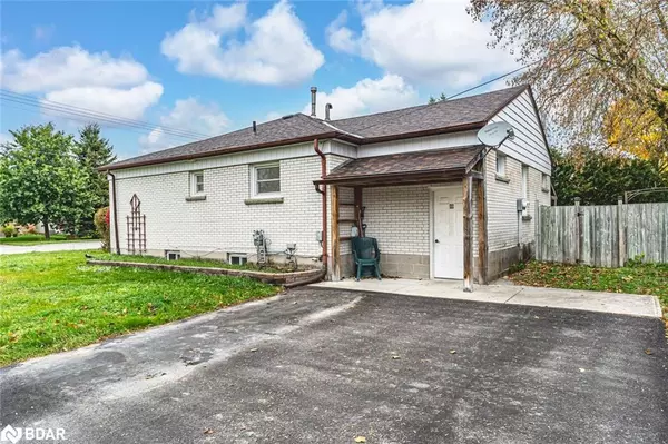 Angus, ON L0M 1B0,34/36 Centre Street