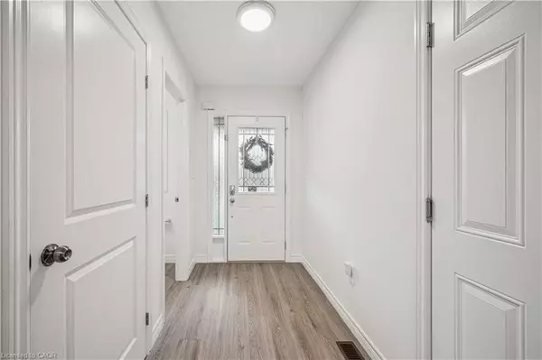 Kitchener, ON N2R 0B2,7 Forest Creek Drive