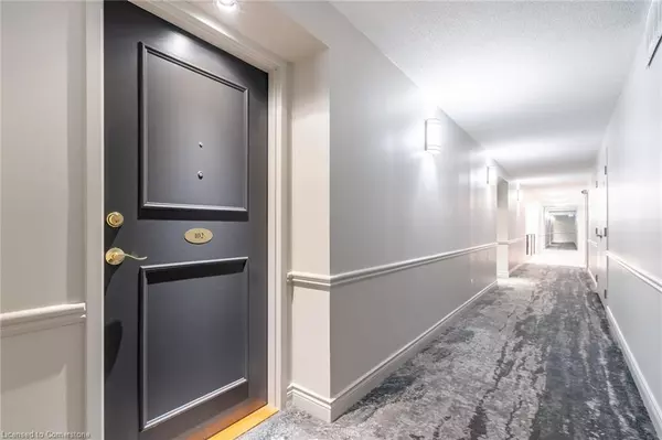 Oakville, ON L6H 6V6,2301 Parkhaven Boulevard #102