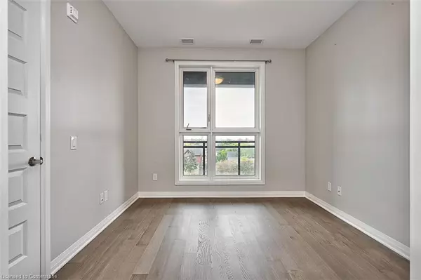 Oakville, ON L6M 5N4,95 Dundas Street W #308