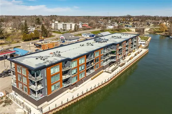 Port Dover, ON N0A 1N2,38 Harbour Street #212