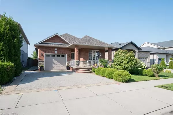 Hamilton, ON L9B 0A7,11 Copperwood Avenue