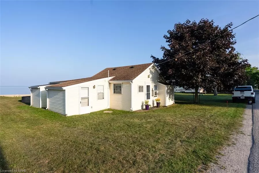 15 Mohawk Point Road, Dunnville, ON N0A 1K0