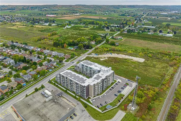 Beamsville, ON L3J 2J3,5055 Greenlane Road #PH610