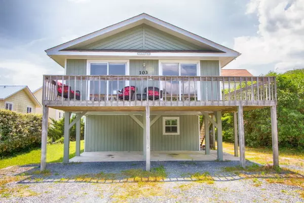 103 Rosemary LN, Surf City, NC 28445