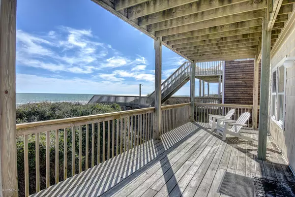 North Topsail Beach, NC 28460,4476 Island DR