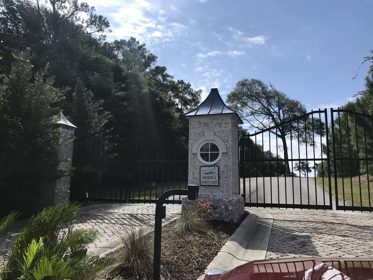 Emerald Isle, NC 28594,104 Palmetto LN