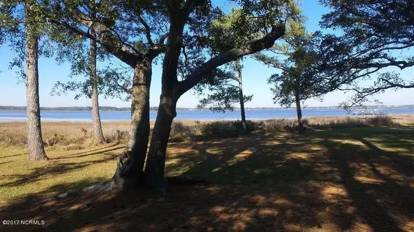 1740 River DR, Morehead City, NC 28557