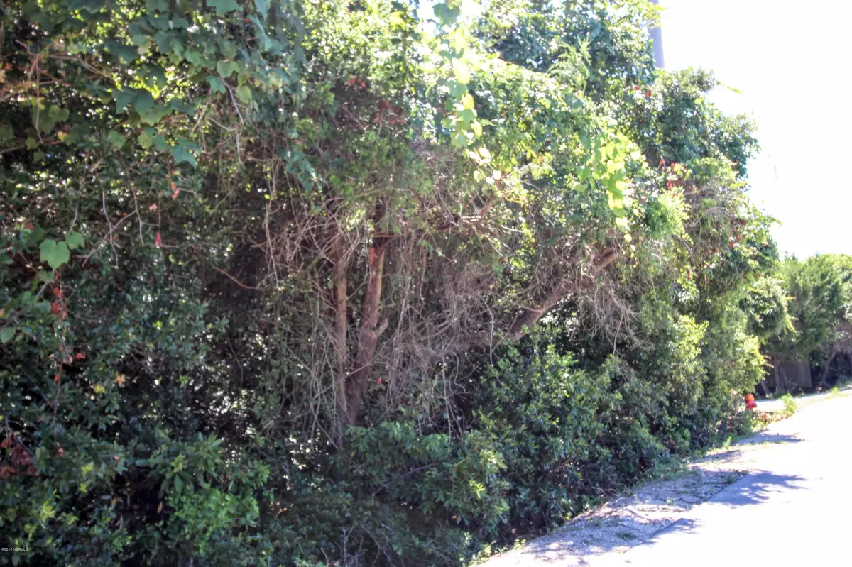 Emerald Isle, NC 28594,5711 Emerald DR