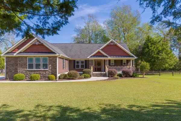 102 Sterling DR, Sneads Ferry, NC 28460