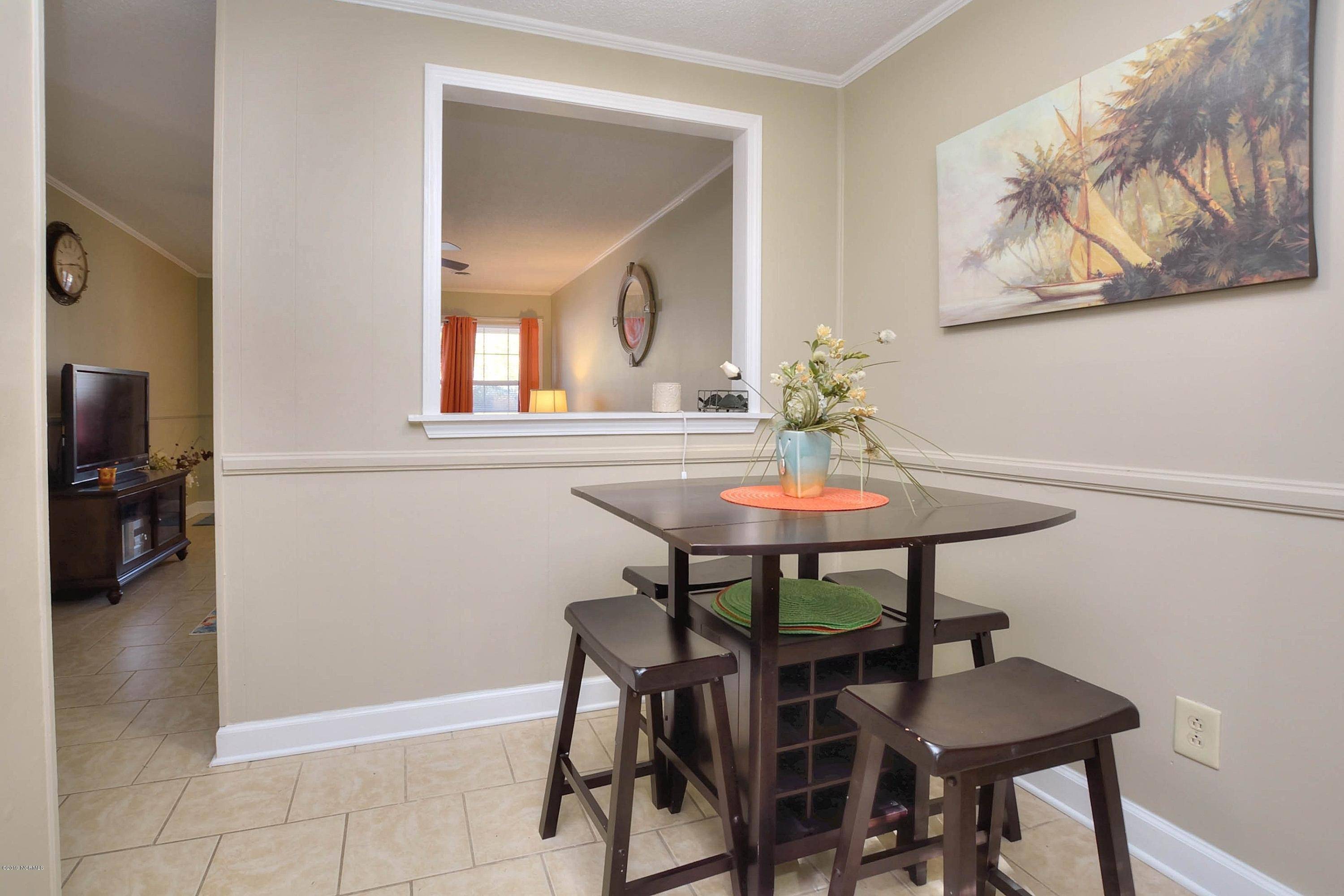 Southport, NC 28461,305 Stuart AVE