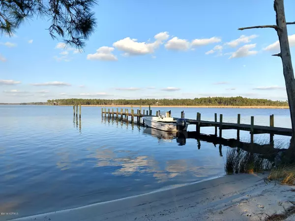 32 Waterview DR, New Bern, NC 28560