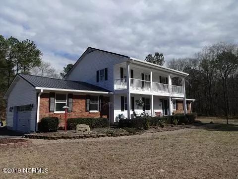 Roseboro, NC 28382,732 County Line Road
