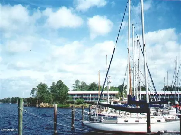 New Bern, NC 28560,2033 Royal Pines DR