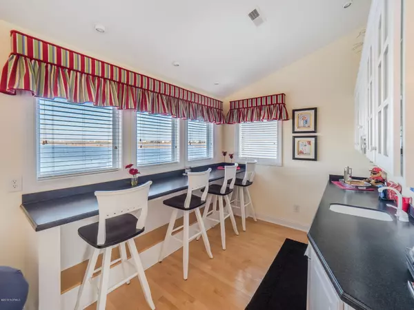 Surf City, NC 28445,706 Roland AVE