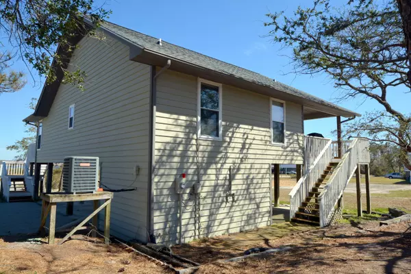 Harkers Island, NC 28531,112 East DR