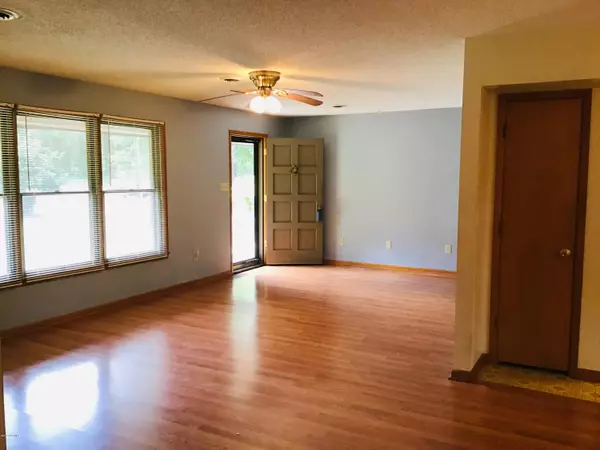 Southport, NC 28461,925 E Leonard ST