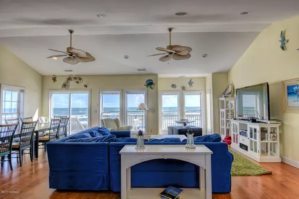 North Topsail Beach, NC 28460,3686 Island DR