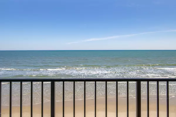 North Topsail Beach, NC 28460,4110 Island DR #305