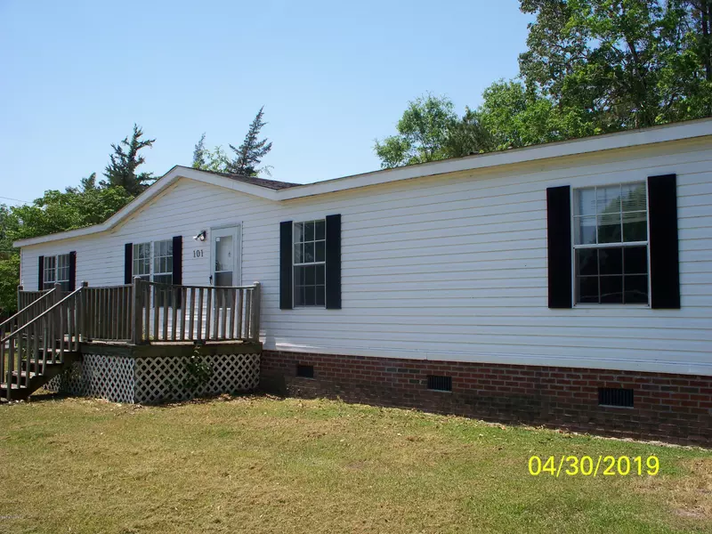 101 Westside LN, Richlands, NC 28574