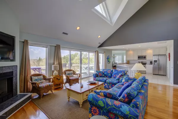 North Topsail Beach, NC 28460,117 Old Village LN