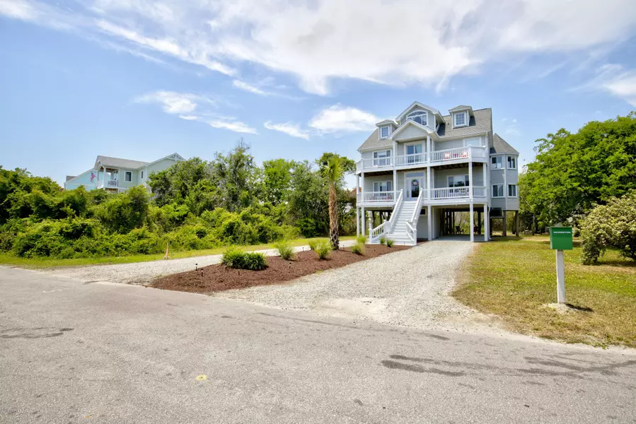 117 Old Village LN, North Topsail Beach, NC 28460