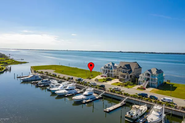 121 Lands End CT, Morehead City, NC 28557