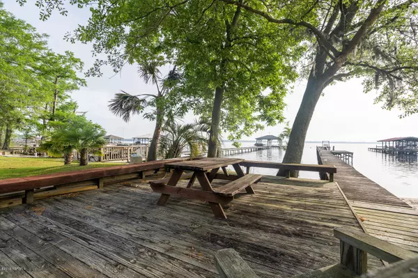 Lake Waccamaw, NC 28450,948 Waccamaw Shores RD