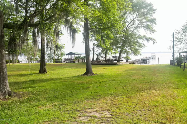 Lake Waccamaw, NC 28450,948 Waccamaw Shores RD