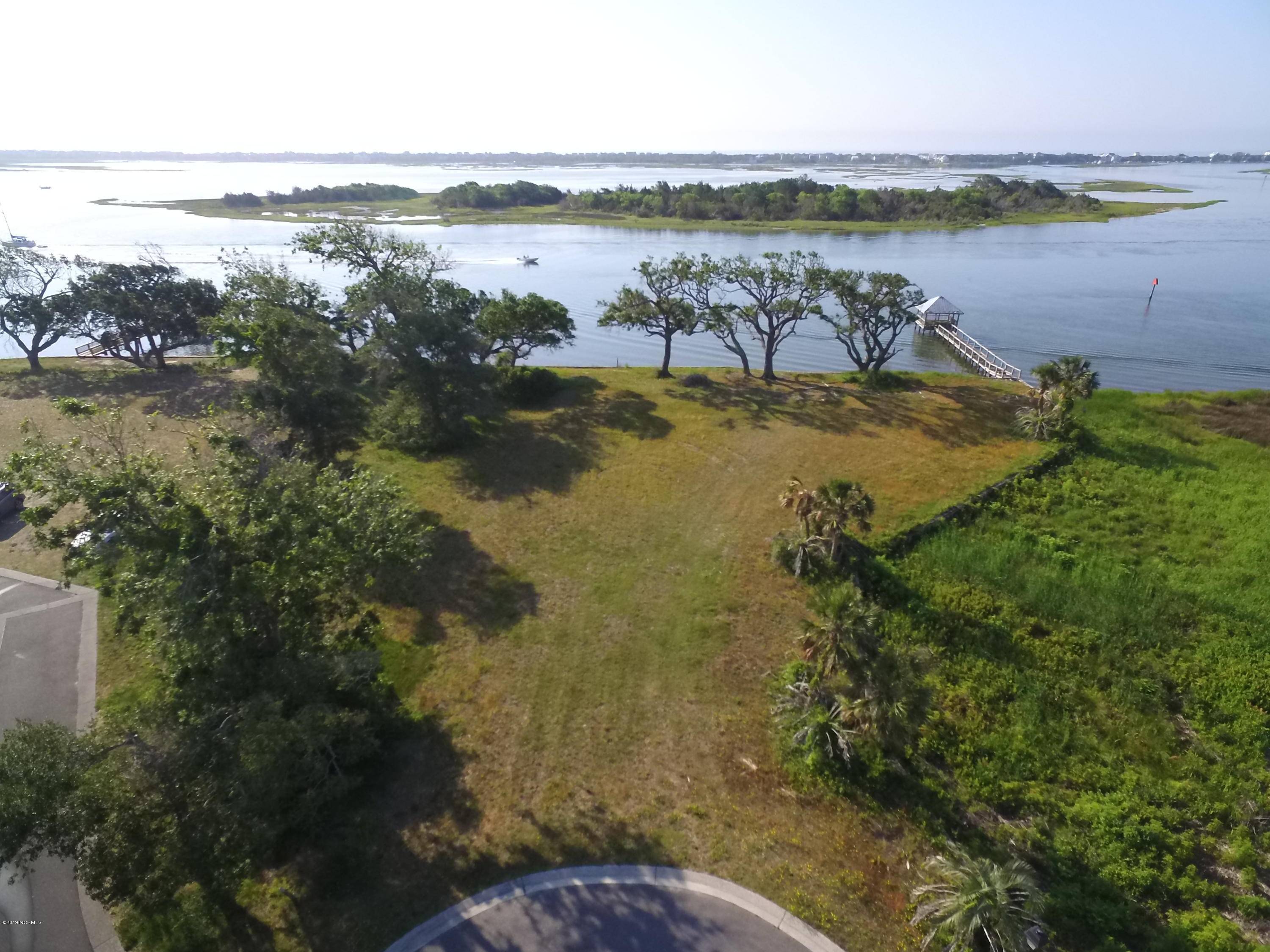 22r Shipyard LN, Hampstead, NC 28443