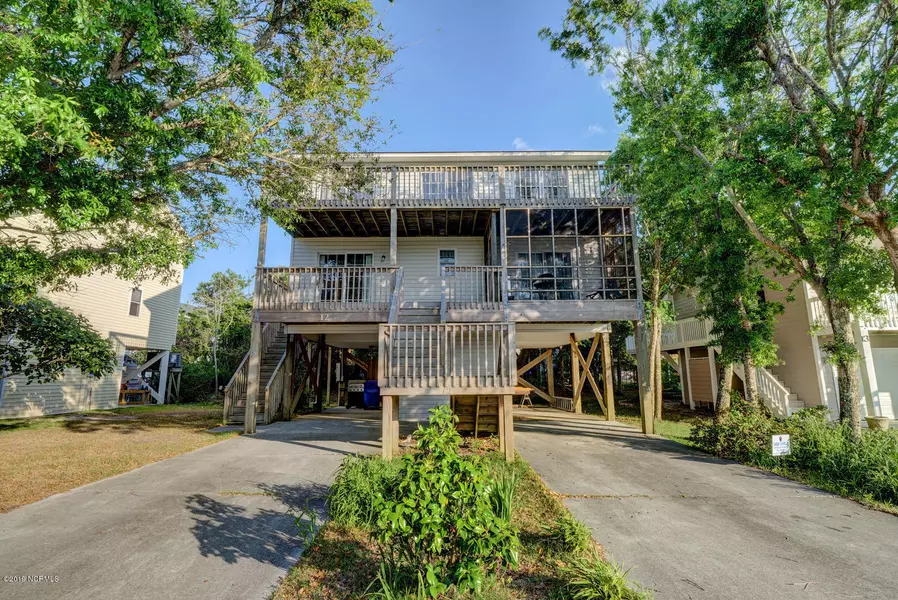 12 S Oak DR, Surf City, NC 28445