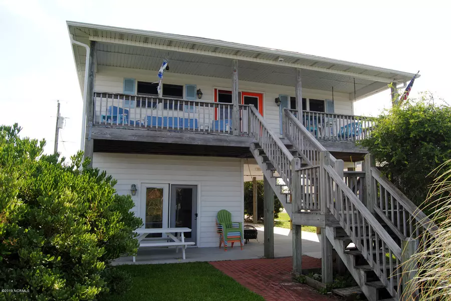 1043 1st ST, Surf City, NC 28445