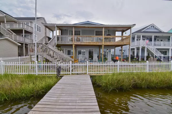1046 1st Street ST, Surf City, NC 28445