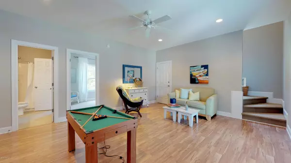 Emerald Isle, NC 28594,5801 Landing CT