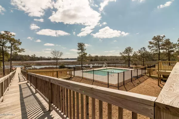 Hubert, NC 28539,305 Garland Shores DR