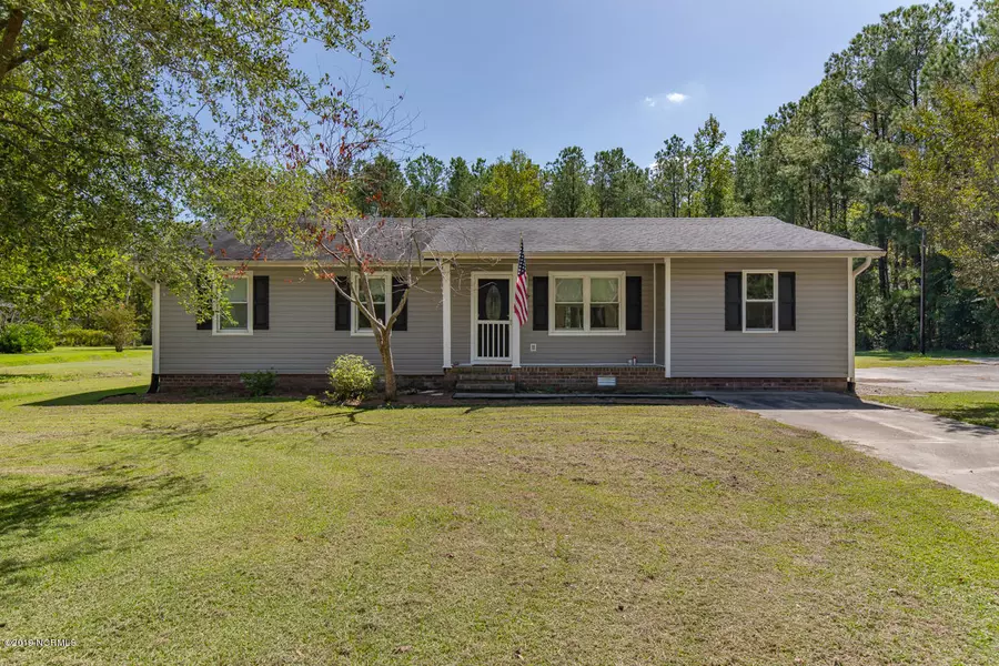 676 Deppe RD, Maysville, NC 28555